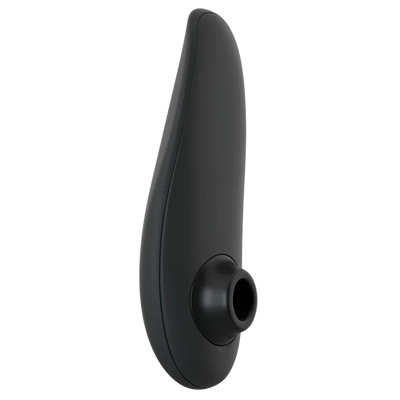 Womanizer Classic 2 i sort, elegant sideprofil med lufttryksmundstykke og ergonomisk form til målrettet, berøringsfri stimulation
