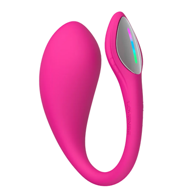 Lovense Lush 4 G-punkts vibrator set fra skrå vinkel. Det detaljerede produktfoto fremhæver den ergonomiske kurve, den silkebløde silikone og det stilrene kontrolfelt med lys.