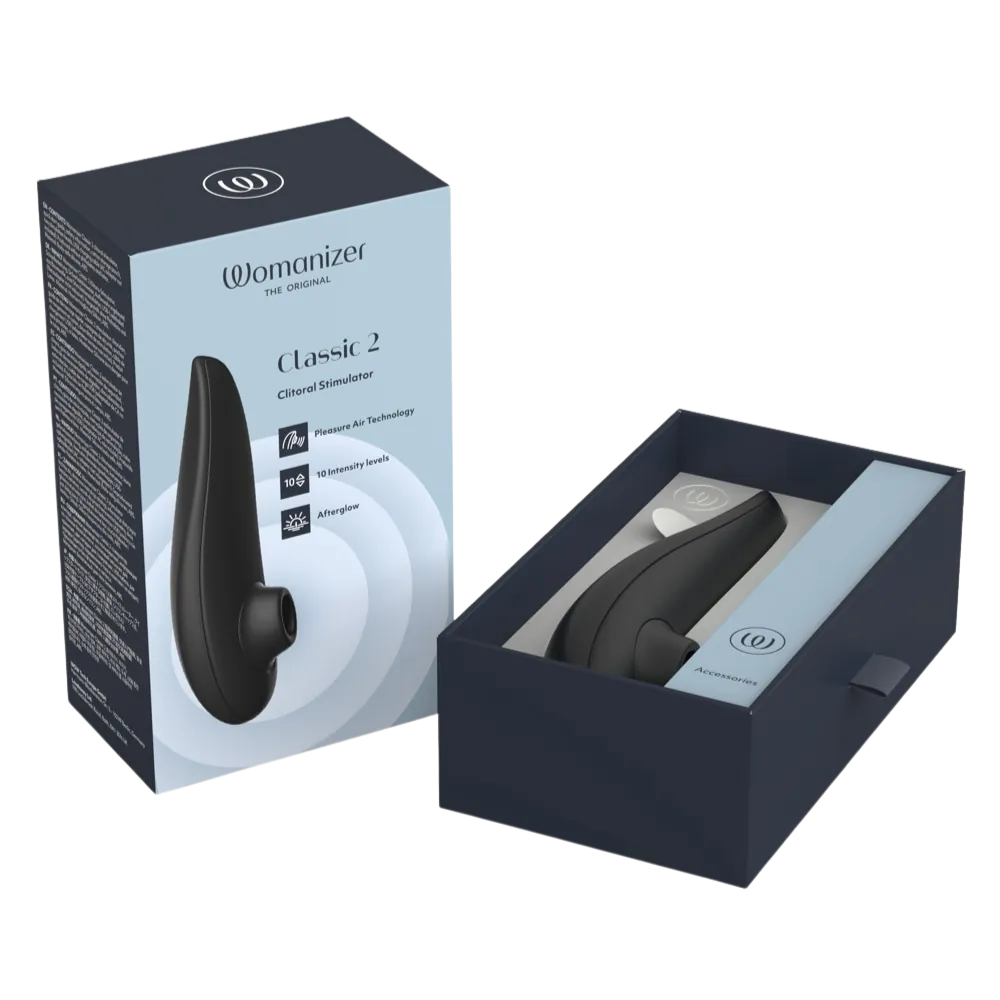 Womanizer Classic 2 lufttryksvibrator i sort med tilhørende æske. Elegant intimprodukt med 10 intensitetsniveauer, Afterglow-funktion og diskret design. Skabt til sanselig stimulering, rolig nydelse og moderne wellness i hverdagen.