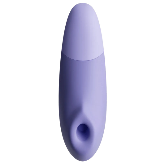 Frontvisning af Womanizer Enhance i farven lilac med fokus på den ovale lufttryksåbning – ideel til blid og præcis klitorisstimulation med 2-i-1 teknologi i elegant, ergonomisk design.